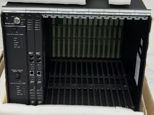 8110 แชสซีหลัก Invensys Triconex ความหนาแน่นสูง พร้อมพอร์ตขยาย I/O RS-485 หกพอร์ต และพอร์ตสองชุดสำหรับ Channel A, B และ C